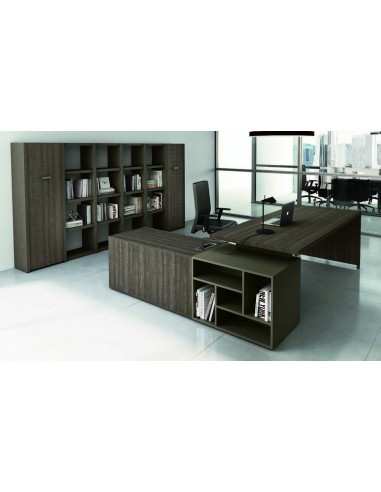 Scrivania con piano e gambe in legno con due librerie Evo portanti e mobile di servizio Tower Evo