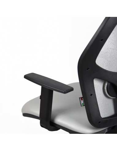 Poltrona direzionale Star schienale in rete personalizzabile struttura colore nero Certificata