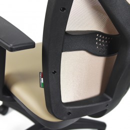 Poltrona Frida con poggiatesta e braccioli regolabili schienale a rete struttura colore nero