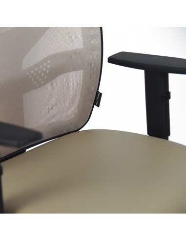 Poltrona senza poggiatesta e braccioli regolabili schienale a rete struttura colore nero Frida